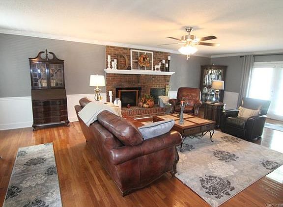 5th image of 2432 Woodleigh Dr