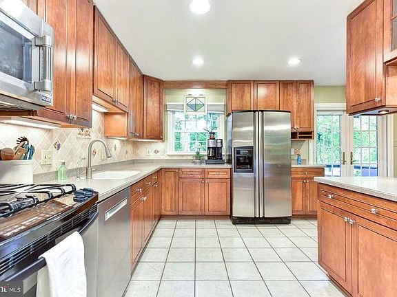 5th image of 8523 Bound Brook Ln