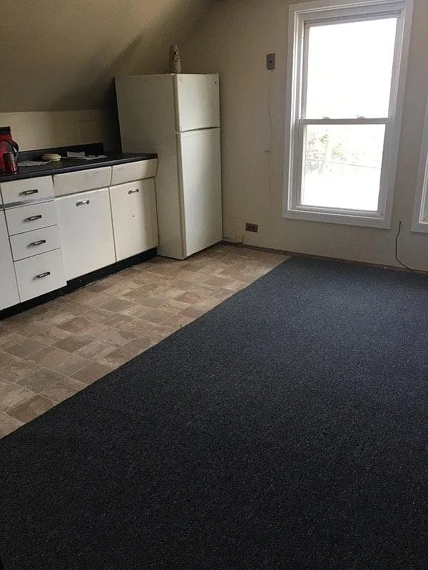 2 bed, 350 sqft, $1,100 — Photo 2