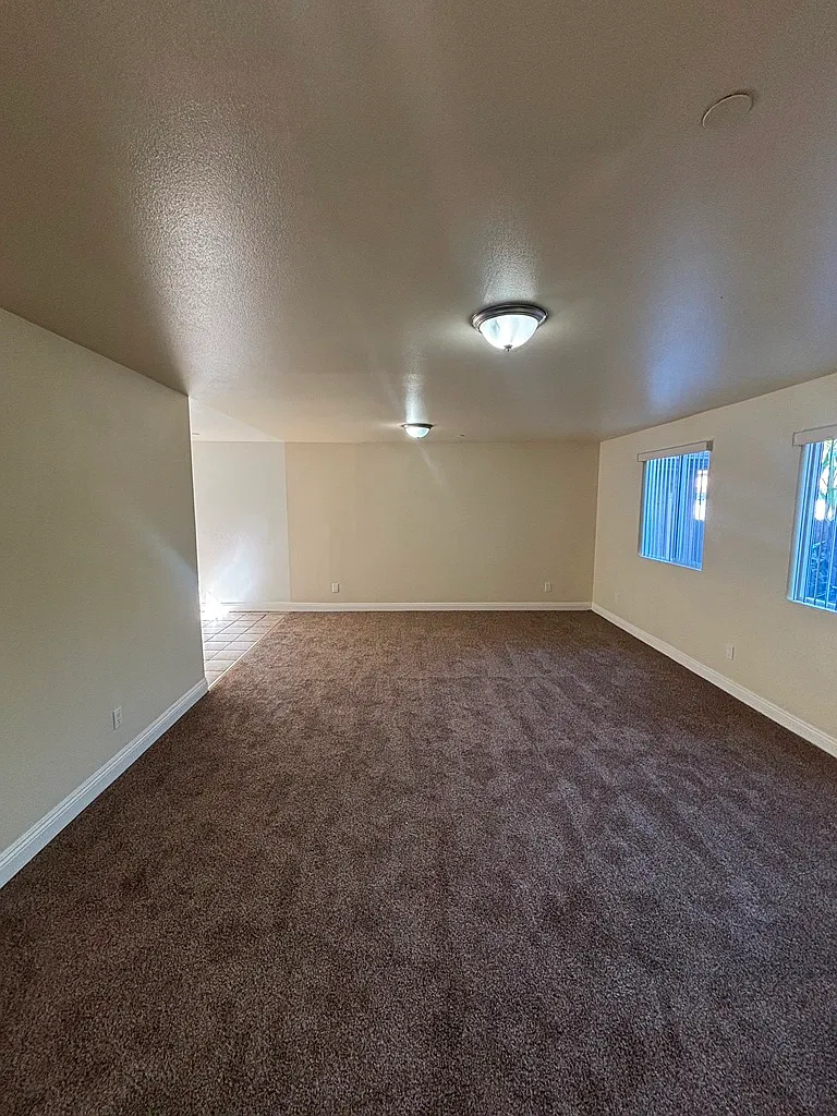 5 bed, 1753 sqft, $4,000 — Photo 3