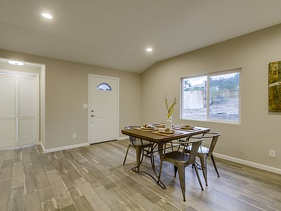 3rd image of 1916 W Victory Blvd #6