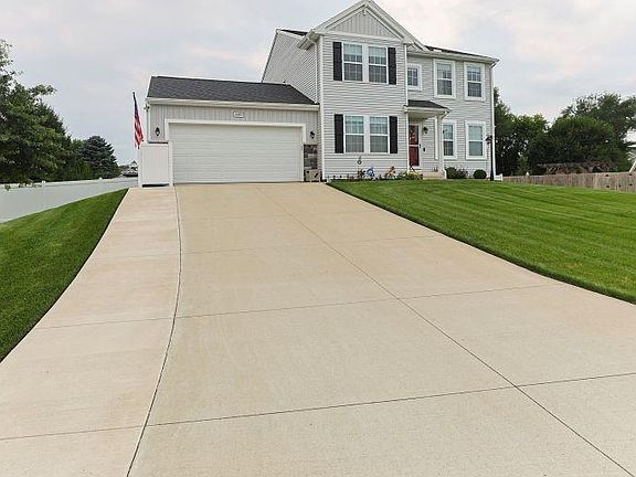 3rd image of 10500 Roszalka Ct