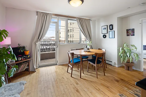 Sold by Realty Collective | media 2