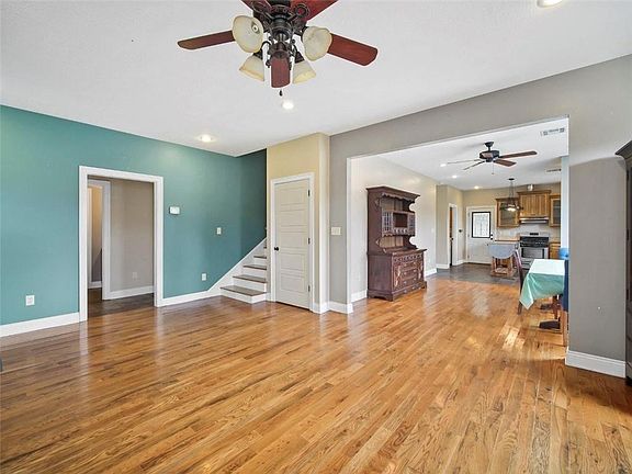 4th image of 2710 Edgewood Ln