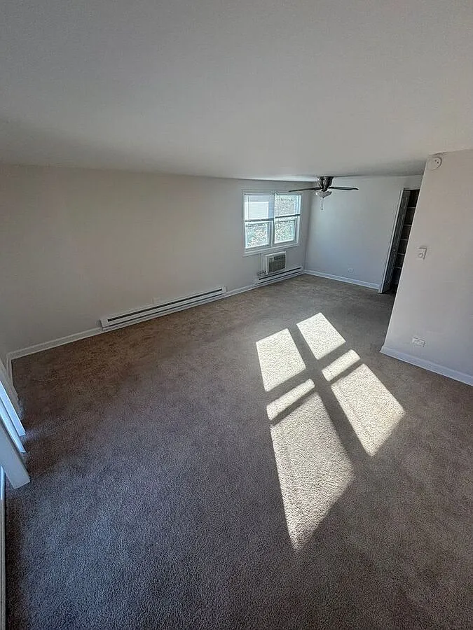 Charming 2-Bedroom Apartment in the Heart of Tinley Park! — Photo 4