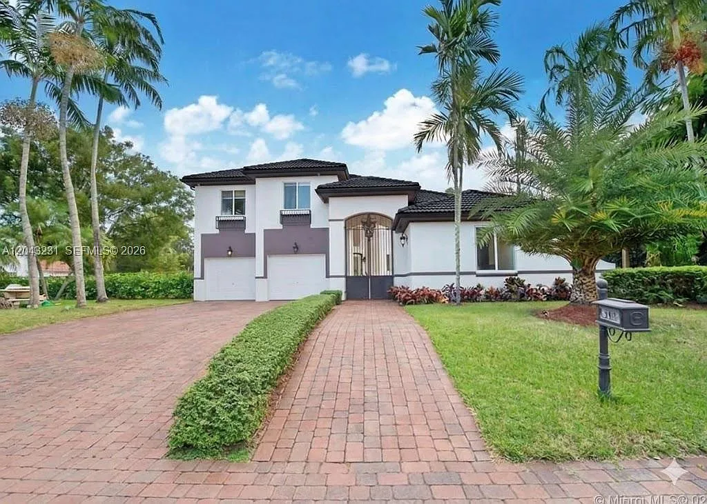 5 bed, 3312 sqft, $9,000 — Photo 1