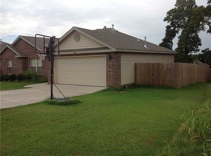 2nd image of 3438 Oglethorpe St