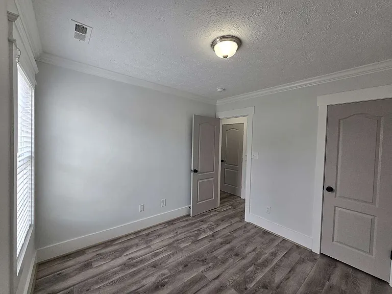 302 Kingston Rd — Photo 11