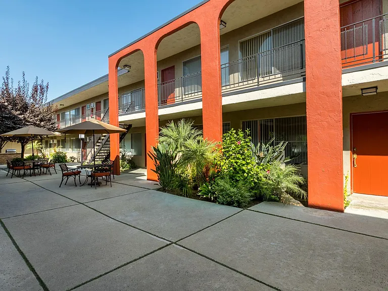 Riverside Villa Apartments — Photo 17