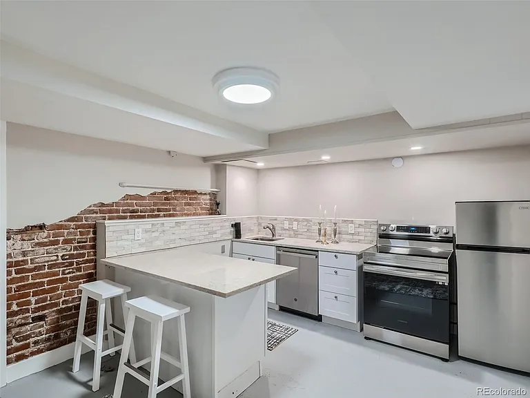 1133 E Virginia Ave #B — Photo 2
