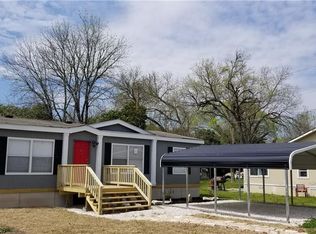 138 1st Ave, Taylor, TX 76574