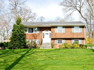 77 Livingston Rd, Scarsdale, NY 10583