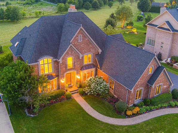 39W675 Goldenrod Dr, St Charles, IL 60175