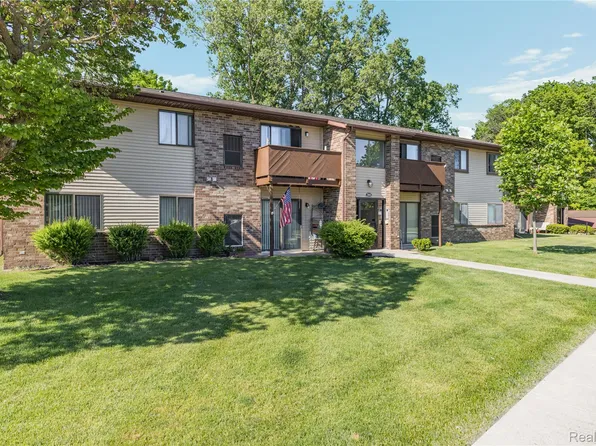 7806 Manor Cir APT 101, Westland, MI 48185