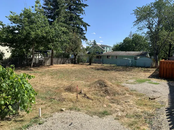 10222 SE Schiller St, Portland, OR 97266