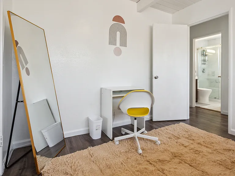 2312 Bonar St #C — Photo 6