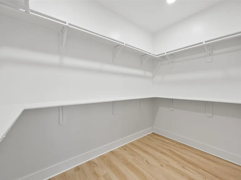 1121 Austin St — Photo 32