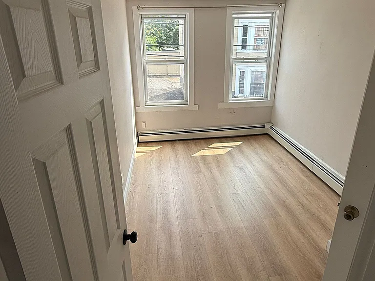 115-117 Myrtle St #2 — Photo 3