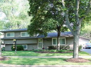 317 Basswood Dr, Naperville, IL 60540