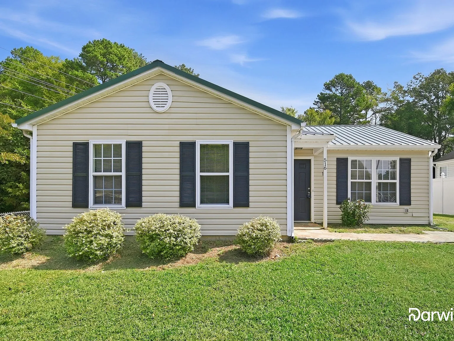 3 bed, 2.0 bath, 992 sqft, $1,880 — Photo 1