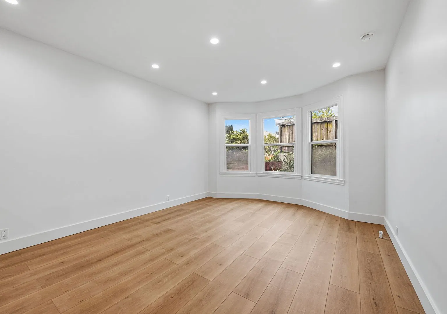 Brand-New Luxury Apartments at 1530 Leavenworth Street — Photo 4
