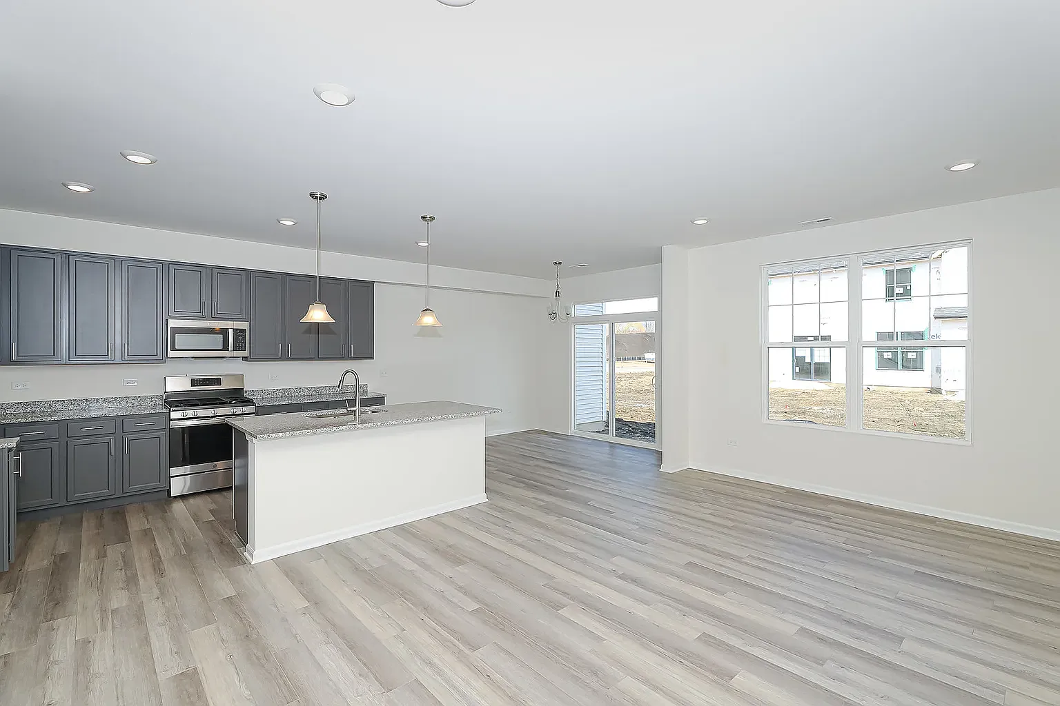 2 bed, 2.5 bath, 1510 sqft, $3,000 — Photo 2