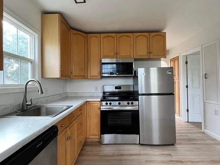 913 Jq Adams St — Photo 5