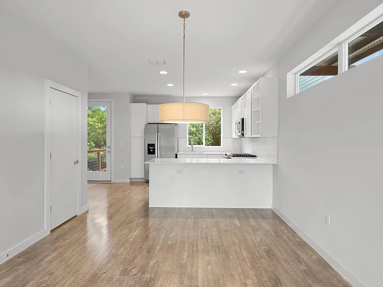 801 N Bluff Dr #17 — Photo 6