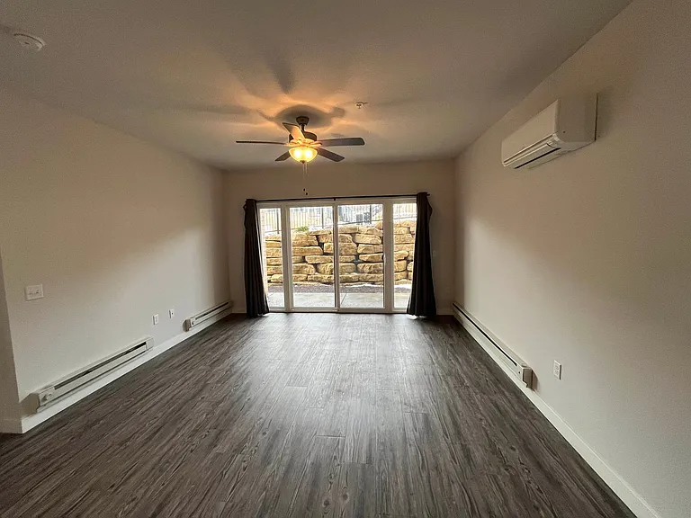 Cottage Grove Commons: Gaston — Photo 107
