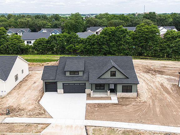 2nd image of 3804 N Woodbury Ln
