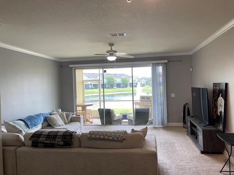 6846 Roundleaf Dr — Photo 7