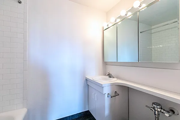 Rented by Manhattan Realty Group | media 5