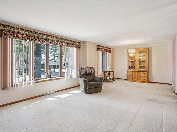 4th image of 1206 White Pine Ct