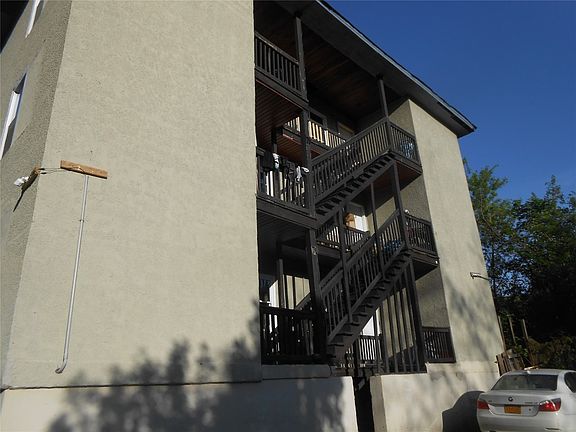 4th image of 24 Tremont Ave