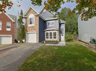 10 Carlton Ct, Peekskill, NY 10566