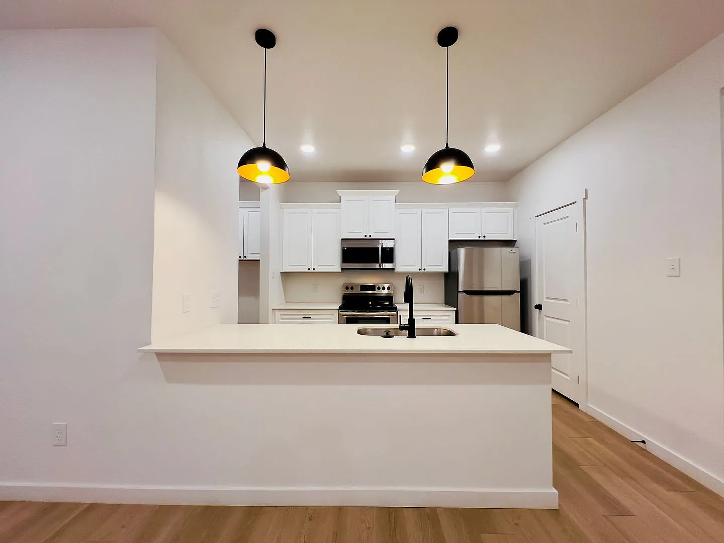 Spacious 3-Bedroom Townhouse Near Texas Tech — Photo 4