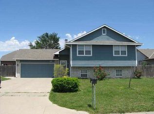 600 Fieldstone St, Valley Center, KS 67147
