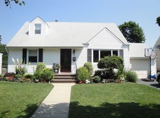 41 Willow Pl, Albertson, NY 11507