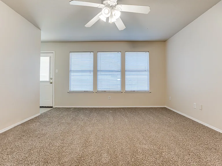 404 Oxford Dr — Photo 22