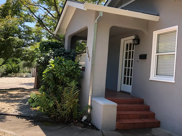 1441 Stockton St — Photo 2
