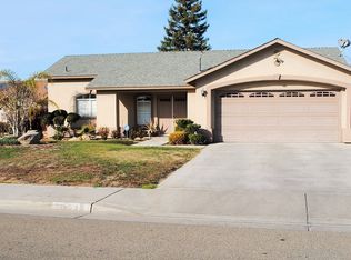 14538 W San Joaquin Ave, Kerman, CA 93630
