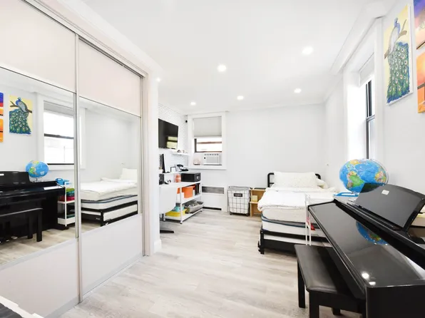 2680 East 19th Street image 8 of 20