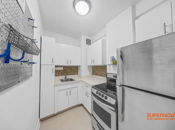 2 Tudor City Place image 8 of 11