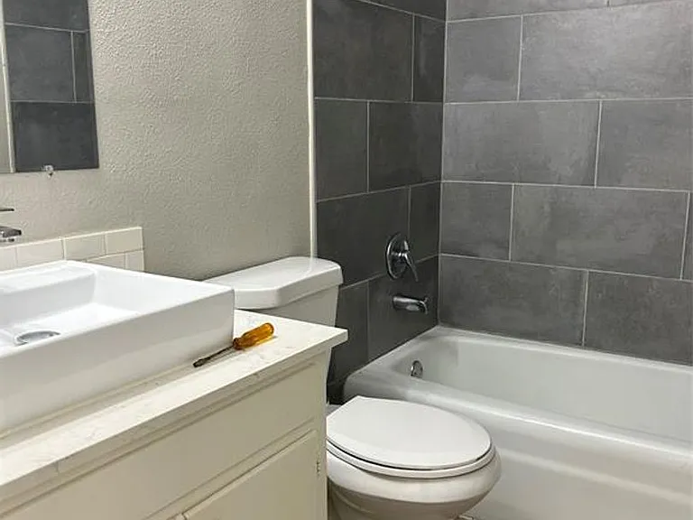 1910 Westridge Dr — Photo 17