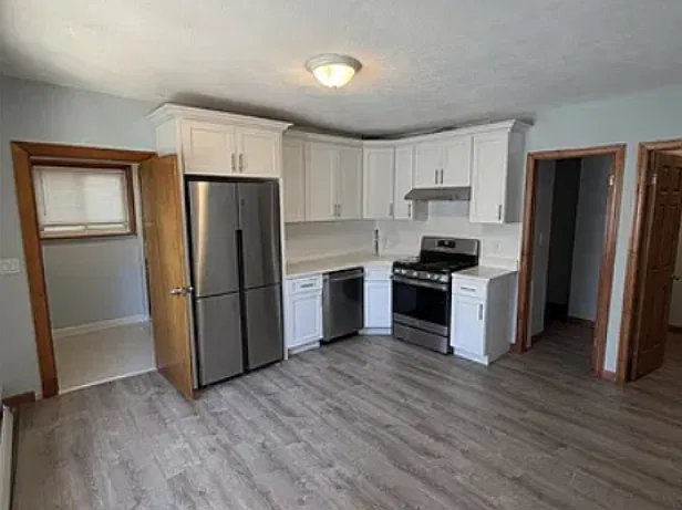 89 Webster Ave #3F