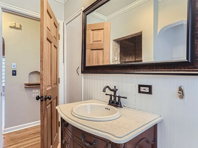 849 Grape St — Photo 17