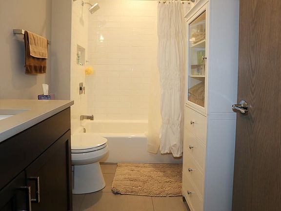3rd image of 4324 N Ashland Ave Unit Garden