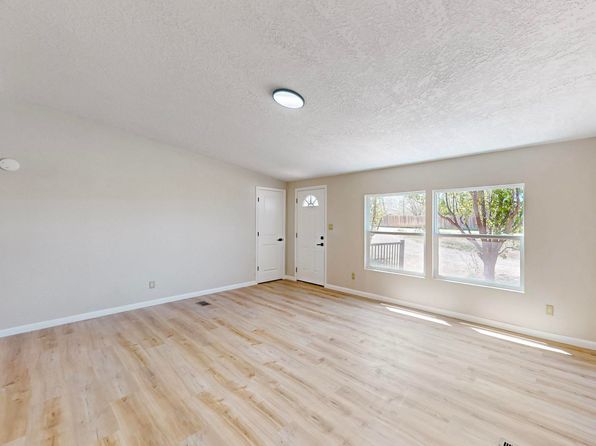 4 Forest Ct, Edgewood, NM 87015