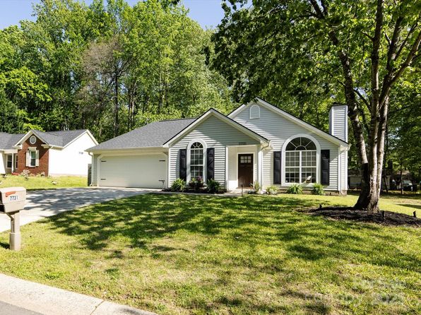 7731 Ivy Hollow Dr, Charlotte, NC 28227