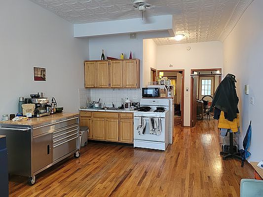 2nd image of 542 Court St APT 1